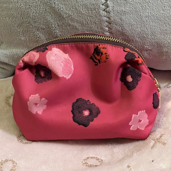 Beautiful Little Coach Makeup Bag - Picture 5 of 9